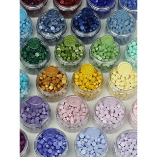 สินค้า เม็ดครั่ง เม็ดขี้ผึ้ง สำหรับตราประทับครั่ง กระปุกละ 200 เม็ด sealing wax ชุด 1 (พร้อมส่งจากไทย)