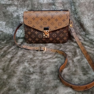 👜LV Pochette Metis Reverse Monogram Canvas