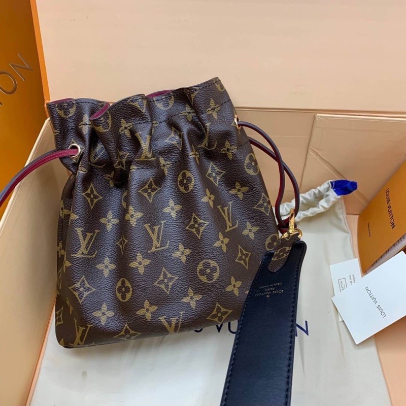 กระเป๋าสะพายข้าง-louis-vuitton