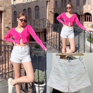 ภาพขนาดย่อของสินค้าWhite short jeans(SML: 390ฟรีส่ง) กางเกงยีนส์ขาสั้นสีขาว ทรงคุณหนูเข้าแล้วค่า ตัวนี้เอวสูง เก็บทรง ใส่แล้วสวยมาก