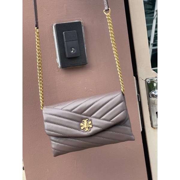 tory-burch-kira-chevron-chain-wallet-bag