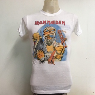 HH . IRON MAIDEN 1970s เสื้อยืดวินเทจ เสื้อวง วงร็อค เสื้อโอเวอร์ปริ้นส์ Nirvana เสื้อ3D สไตล์วินเทจ AcDc Label cotton