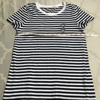 เสื้อยืด size XS สภาพใหม่ สวยมาก