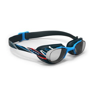 **ใช้โค๊ด NEWYYLV ลดเพิ่ม 100 บาท แว่นตาว่ายน้ำรุ่น XBASE PRINT ขนาด L (สีฟ้า MIKA)