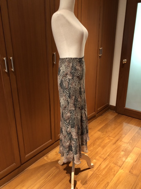 saja-brand-skirt-ใหม่-ซักเก็บ-ซื้อจากเมืองนอก-ไซส์-s-ผ้า-silk-ค่ะ