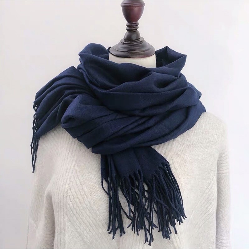 ภาพหน้าปกสินค้าCashmere scarf ผ้าพันคอ ผ้ากันหนาว ผ้าคลุมไหล่ แคชเมียร์ สีพื้น ผ้าหนา จากร้าน netchanok14.143 บน Shopee