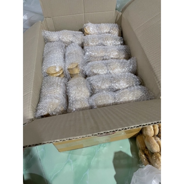 ภาพหน้าปกสินค้าน้ำตาลมะพร้าวแท้อัมพวา(1KG)แบบก้อนเล็ก จากร้าน yingsirilak18 บน Shopee