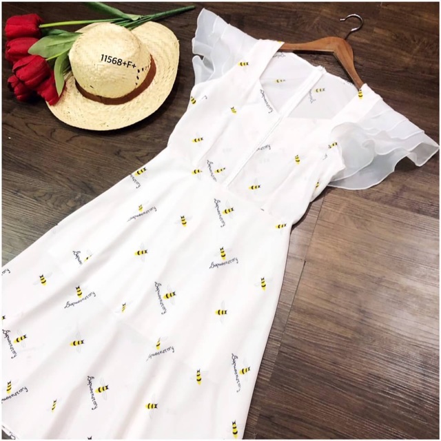 pe11568-dress-เดรสคอเหลี่ยมแขนชั้นระบายผ้าแก้ว-ตัเดรสผ้าไหมอิตาลี่-พิมลายผึ้งน้อย-มีซิปหลัง-มีซับใน