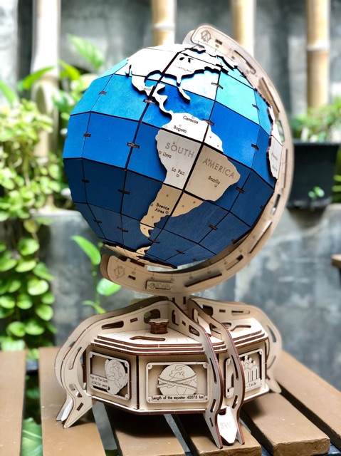 blue-globe-and-brown-globe-by-woodencity