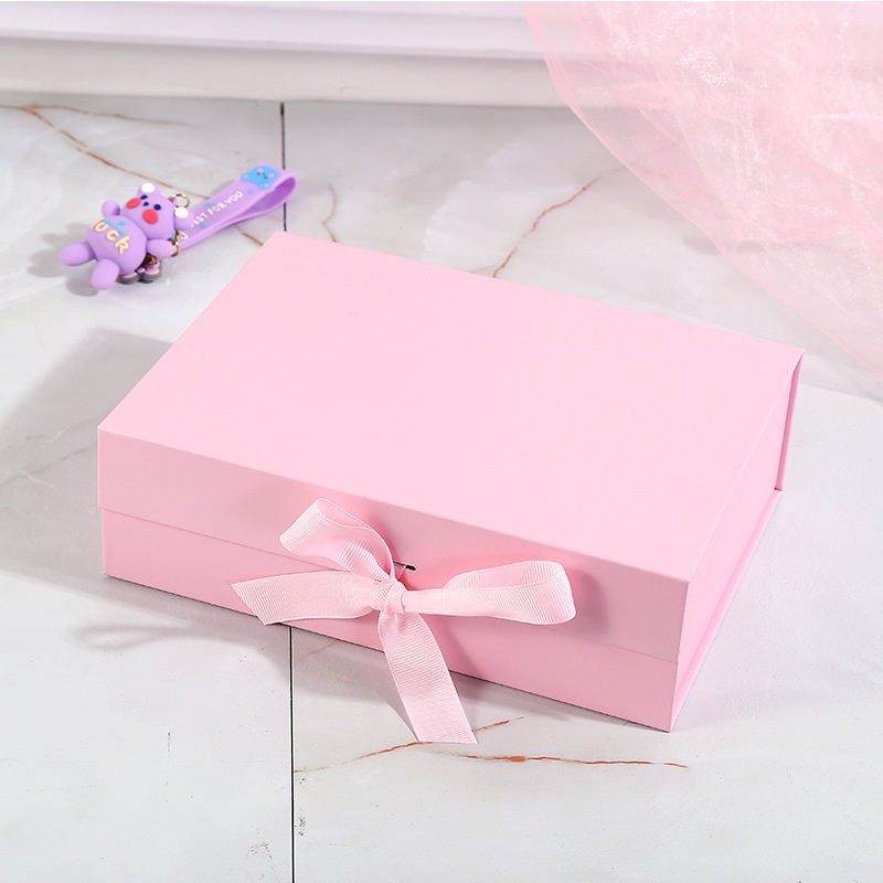 ภาพหน้าปกสินค้ากล่องแพ็คของขวัญ กล่องของขวัญสำเร็จรูป กล่องของขวัญ-gift box