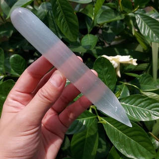 แท่งคฑาเซเลไนท์เจียรฯปลายแหลมทรงดินสอ Selenite Wand หรือ Selenite Pencil