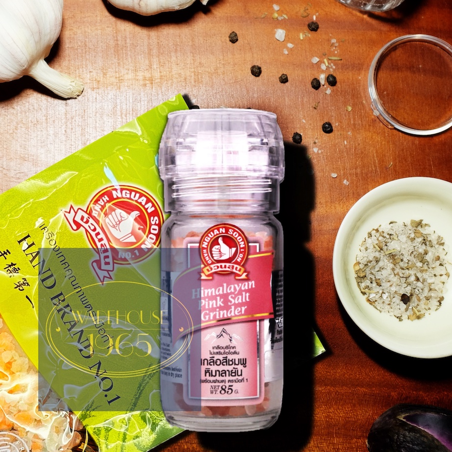 ภาพหน้าปกสินค้าเกลือหิมาลายัน เกลือชมพู ตรามือที่ 1  ง่วนสูน พร้อมขวดบดเกลือ  Nguan Soon - 85g Himalayan Salt in a Grinder