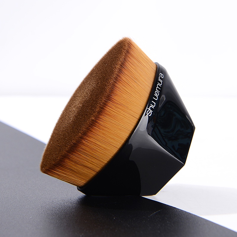 shu-uemura-petal-55-foundation-brush-traceless-makeup-brush