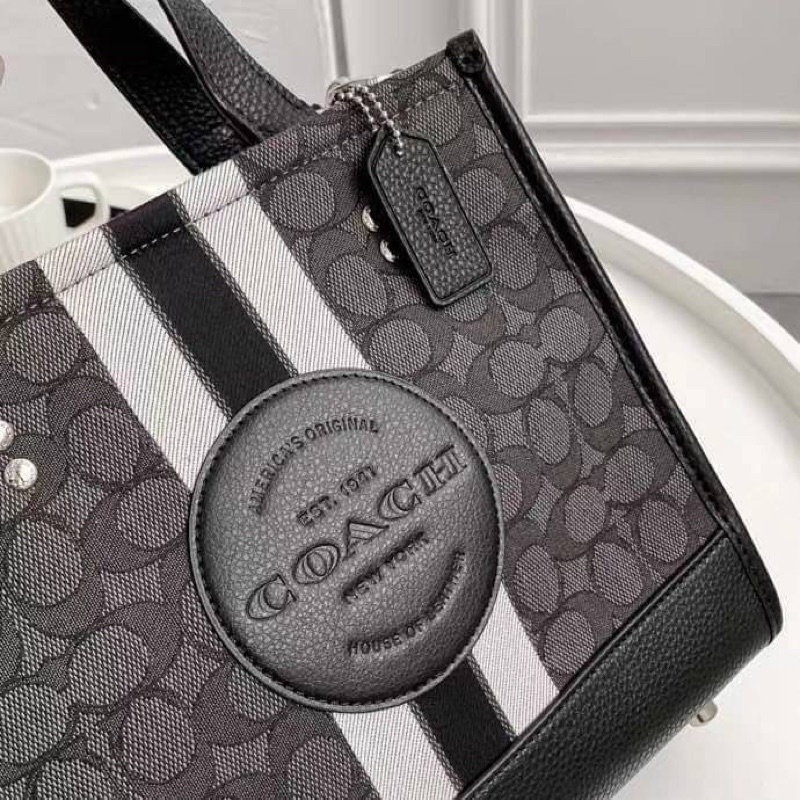 coach-dempsey-tote-22-in-signature-jacquard-with-stripe-and-coach-patchh