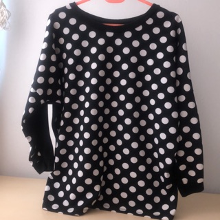 เสื้อมือสอง ใส่สบายมาก สีดำ ลายจุด ใส่ได้หลายแนว (T69)