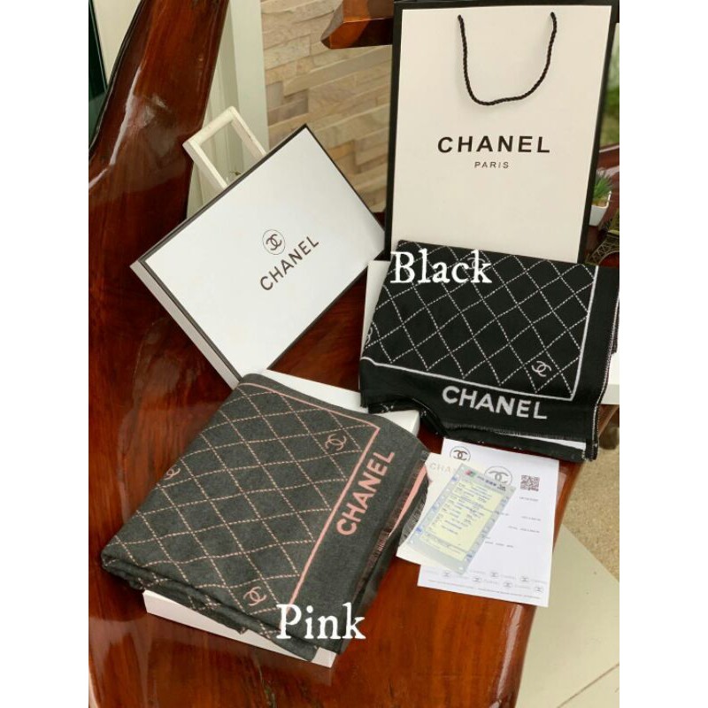 chanel-scarves-for-woman-s-accessories-พลาดไม่ได้กับของขวัญสำหรับเทศกาลดีๆที่กำลังจะมาถึง