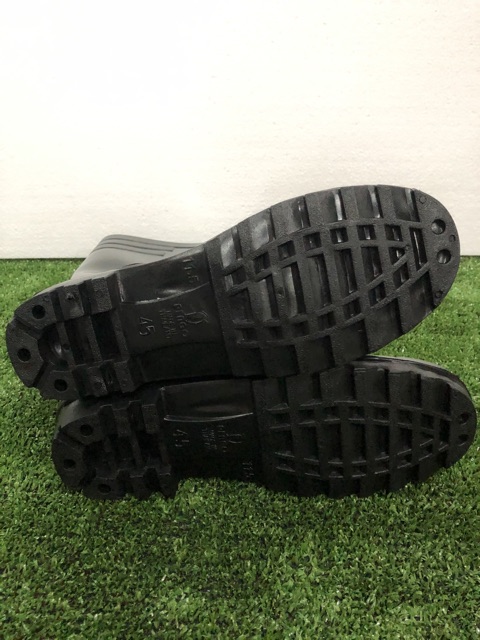 ภาพหน้าปกสินค้ารองเท้าบู๊ทกันน้ำ รองเท้าบู๊ท รองเท้าบูท สีดำ จากร้าน eakkachai_changrachashop บน Shopee