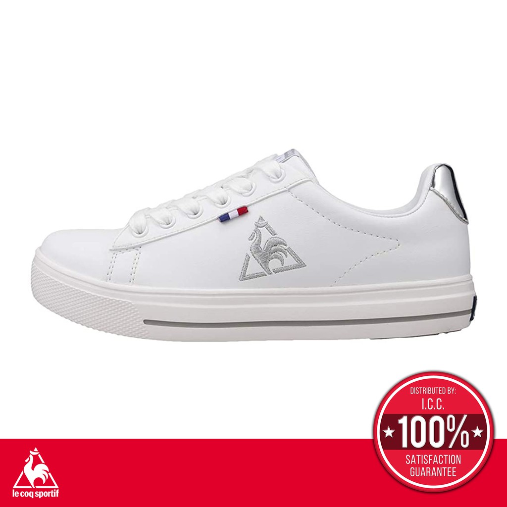 ภาพหน้าปกสินค้าle coq sportif รองเท้าหญิง รุ่น TELUNA BOUND COURT สีขาว-เงิน รองเท้าผ้าใบสีขาว รองเท้าแฟชั่น แบบผูกเชือก