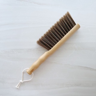 ภาพขนาดย่อของสินค้าOmocha - (ด้ามไม้) Wooden brush : แปรงปัดที่นอน แปรงทำความสะอาด ด้ามไม้ ขนแปรงนิ่ม