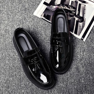 ภาพหน้าปกสินค้ารองเท้าโลฟเฟอร์หนัง สีดำ สำหรับผู้ชาย ซึ่งคุณอาจชอบราคาและรีวิวของสินค้านี้