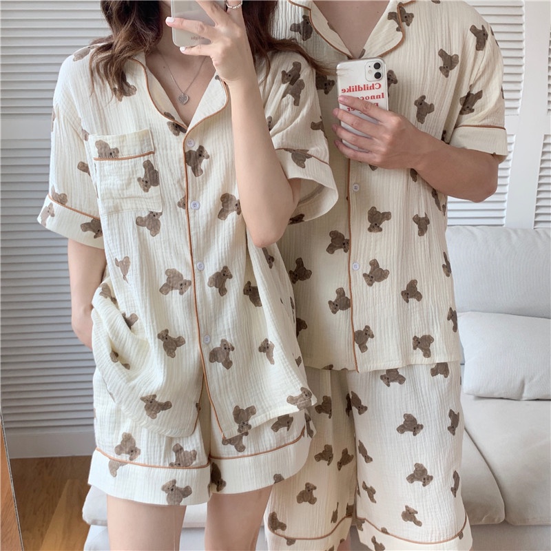 ภาพหน้าปกสินค้าChuuchop_พร้อมส่ง(C7124) .️ 𓈒* TEEN TEDDY nite suit เซ็ตชุดนอน เสื้อเชิ้ตแขนสั้นและกางเกงขาสั้นผ้าย่นสีเบจลายหมี