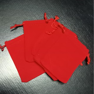 ถุงกำมะหยี่แดง มีสายรูดปิดถุง ถุงสีแดง ถุงมงคล ถุงใส่แหวน เครื่องประดับ ใส่วัตถุมงคลก็สวยงาม เป็นของขวัญ ของฝาก