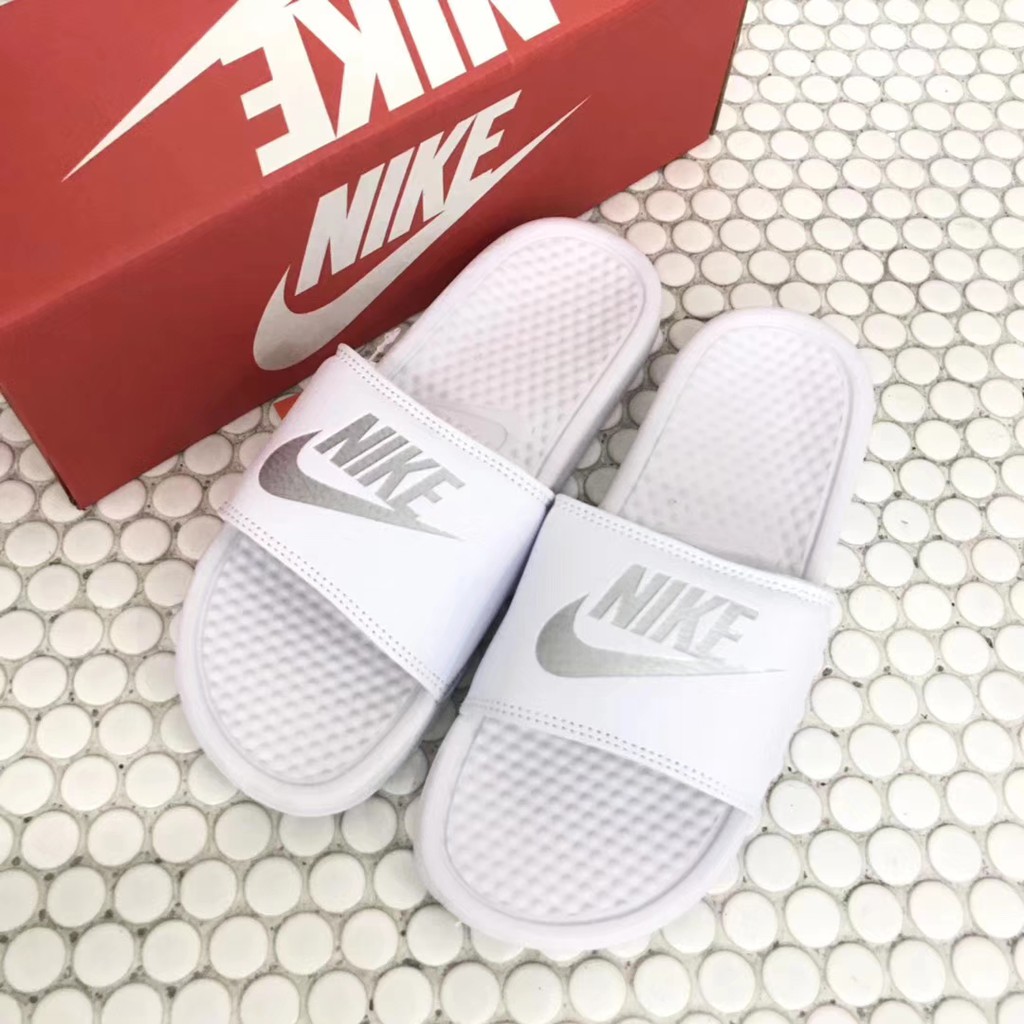 ภาพหน้าปกสินค้าSpot Nike รองเท้าแตะรองเท้าแตะแฟชั่นรองเท้าลำลองรองเท้าผู้ชายและผู้หญิง 36-40 จากร้าน xjhj9x136c บน Shopee