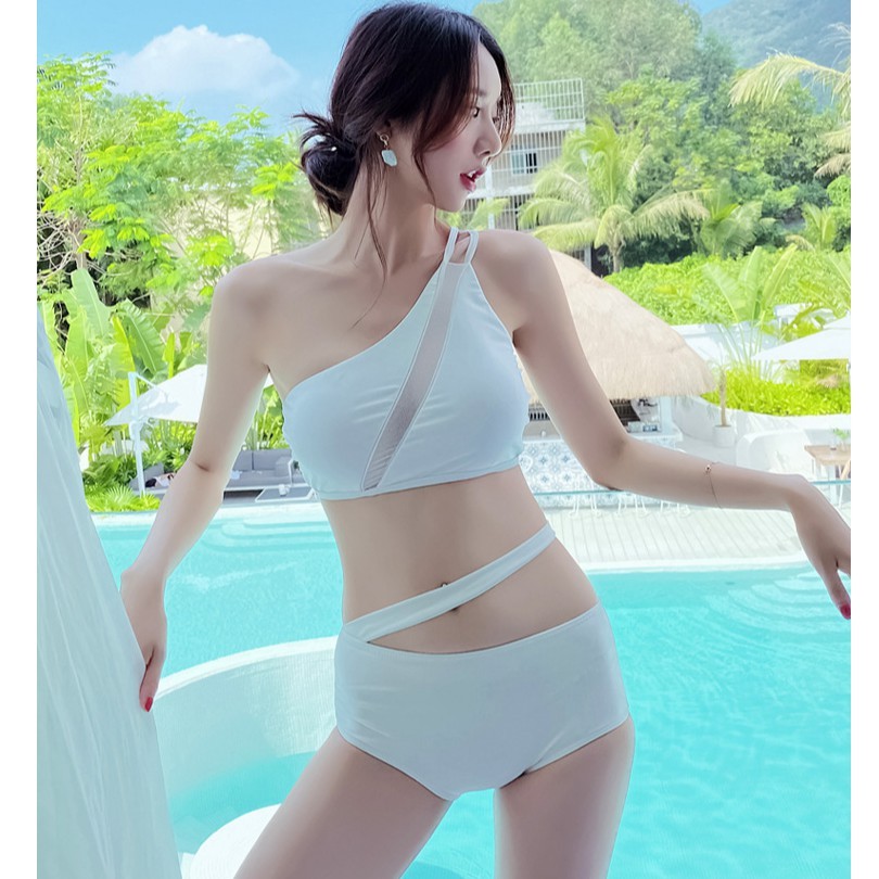 ภาพหน้าปกสินค้าชุดว่ายน้ำแฟชั่นเกาหลีผู้หญิง บิกินี่ เซ็กซี่ ผ้าเนื้อดี 228 มีฟองและซับใน
