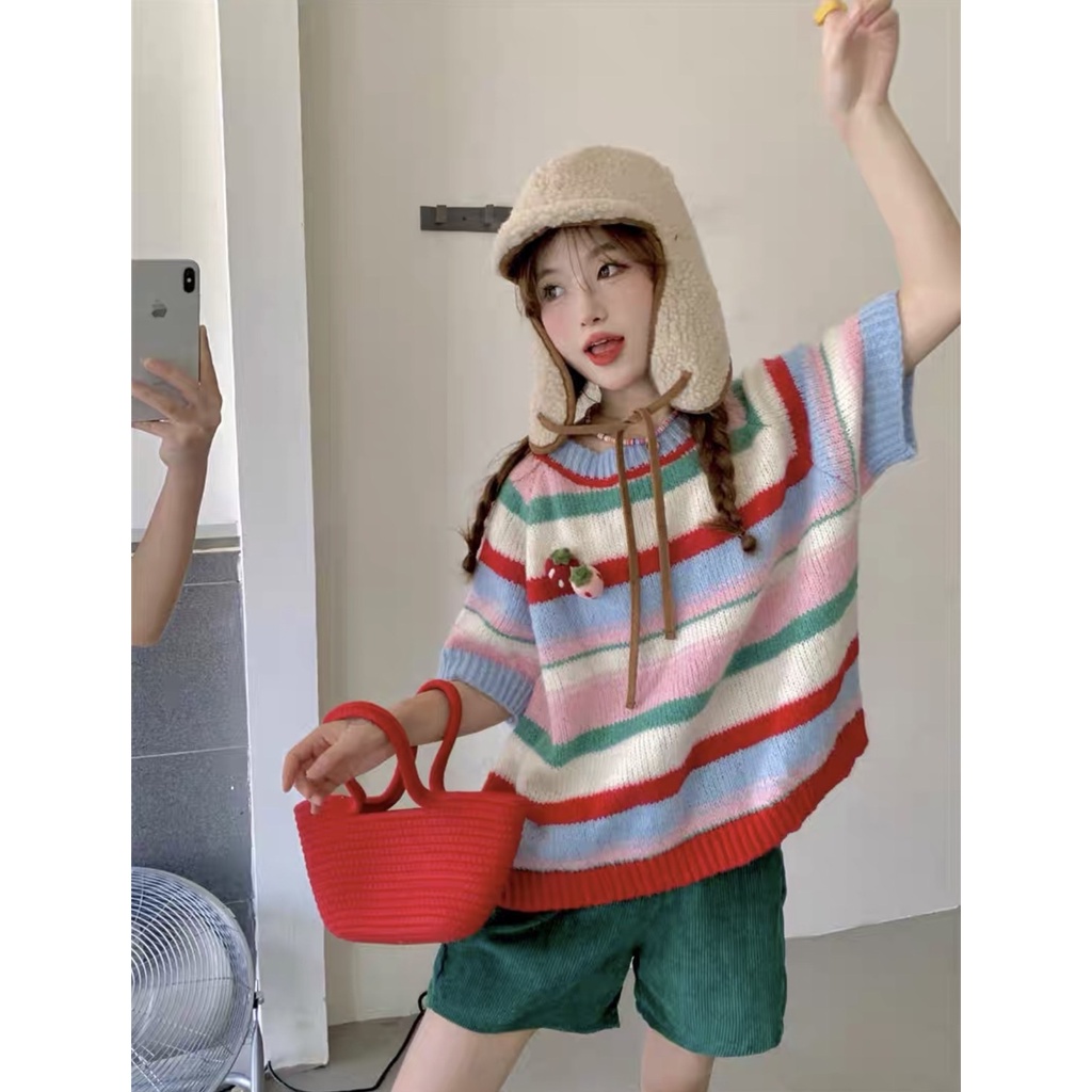 Aviva เสื้อไหมพรมไหมพรมทอลายสีสลับ ทรง Oversizeปักสตอเบอร์รี่ 5089 ...