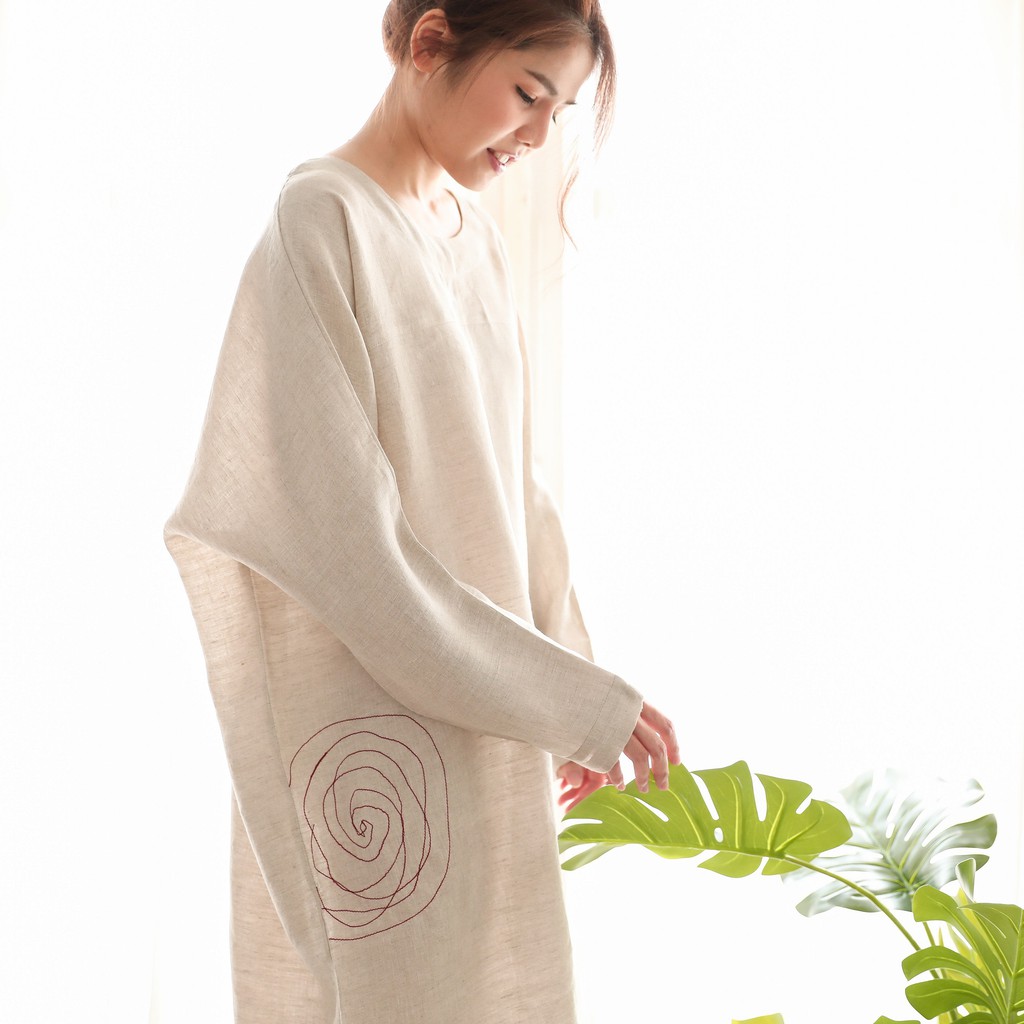 candith-เดรสแขนยาวผ้าลินินธรรมชาติ-แต่งลายปักมือ-สีเบจ