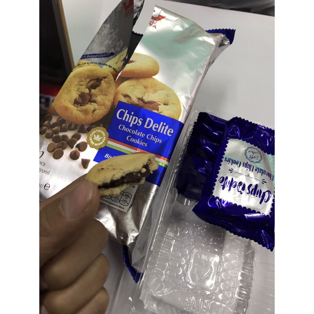 tatawa-cookies-คุกกี้สอดไส้หลากรส-chips-delite-chocolate-chips-cookies-120g