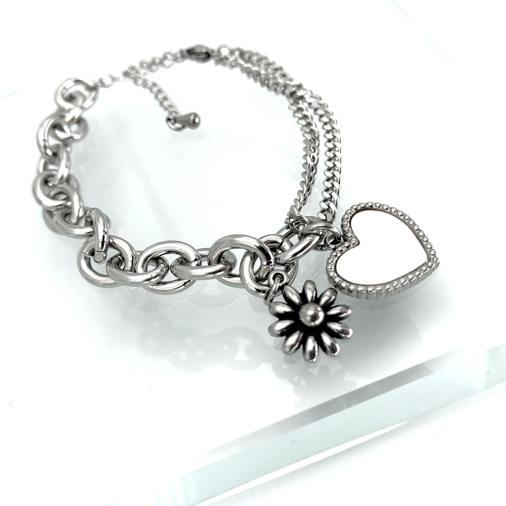 byyum-handmade-products-in-korea-unbalanced-chain-and-heart-and-daisy-bracelet