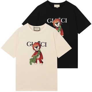 [พร้อมส่ง] Gucci ใหม่ เสื้อยืดแขนสั้น พิมพ์ลายโลโก้ตัวอักษร ทรงหลวม สําหรับผู้ชาย และผู้หญิง