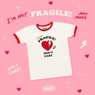 DADDY | I’m not Fragile T-Shirt เสื้อยืด ลายหัวใจ สีแดง