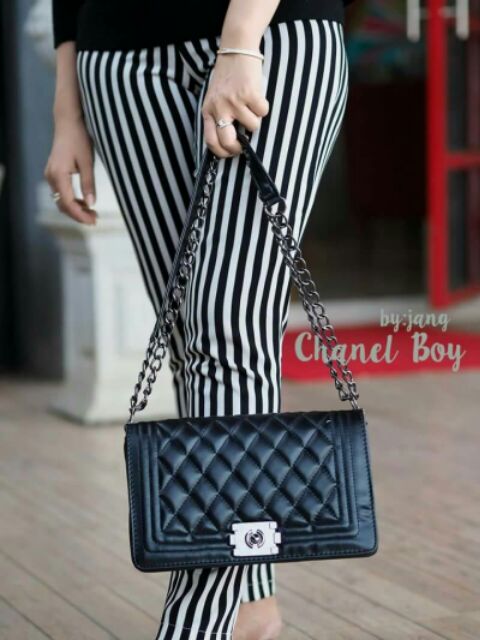 กระเป๋า-chanel-boy-bag-flap-bag-caviar-skin-10-นิ้ว