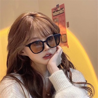 ภาพขนาดย่อของภาพหน้าปกสินค้าแว่นตากันแดด ทรงสี่เหลี่ยมผืนผ้า สีน้ำตาล สไตล์เกาหลี ย้อนยุค สําหรับผู้ชาย และผู้หญิง จากร้าน nuoguo777.th บน Shopee