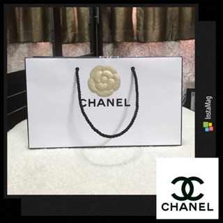 🌹ถุงกระดาษ CHANEL ของแท้💯 ประดับดอกคามิเลียสีทอง