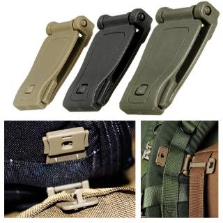 ภาพหน้าปกสินค้าพลาสติก MOLLE แนบสายรัดหัวเข็มขัดกลางแจ้งยุทธวิธี Carabiner กระเป๋าเป้สะพายหลัง Webbing คลิปกระเป๋าตั้งแคมป์อุปกรณ์ EDC Tools ซึ่งคุณอาจชอบราคาและรีวิวของสินค้านี้