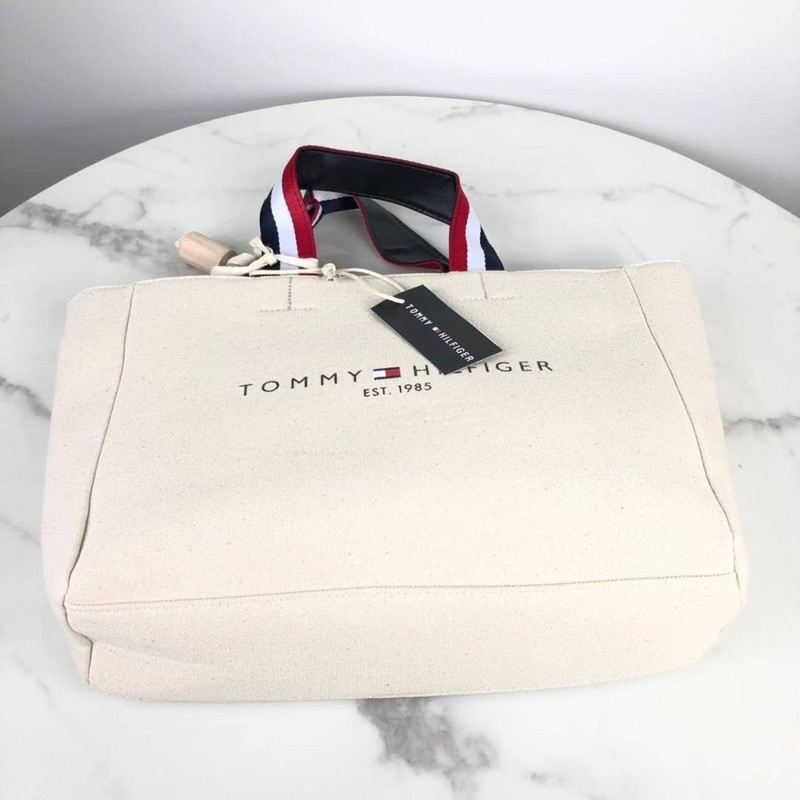 กระเป๋าถือและสะพาย-tommy-hilfiger