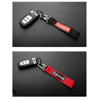 ภาพขนาดย่อของภาพหน้าปกสินค้าSupreme พวงกุญแจ พวงกุญแจรถยนต์ Car keychain จากร้าน vcanshop_online บน Shopee
