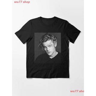 2022 Leonardo Dicaprio Essential T-Shirt เสื้อยืด ดพิมพ์ลาย ดผ้าเด้ง คอกลม cotton ความนิยม discount Unisex