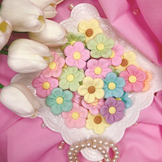 ภาพหน้าปกสินค้าSweetHub ดอกไม้น้ำตาลแต่งเค้กคละสีแพค 15 ดอก ที่เกี่ยวข้อง