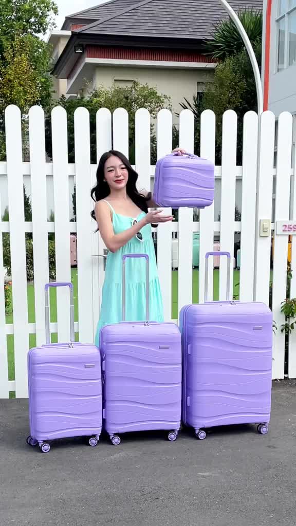 Tpartner รุ่น Wave Series กระเป๋าเดินทาง PP100% น้ำหนักเบาพิเศษ ดีไซน์ลายคลื่น มีให้เลือกหลายขนาดและสีสัน พร้อมระบบ TSA Lock และล้อคู่ลื่น 360 องศา