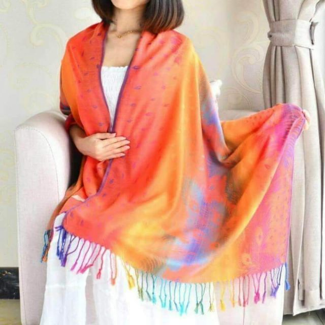 ภาพหน้าปกสินค้าผ้าพันคอ Pashmina สีรุ้ง (ขายคละสี เลือกสีไม่ได้) จากร้าน tong480 บน Shopee