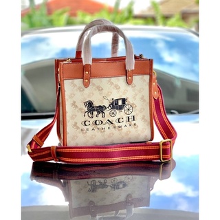 COACH FIELD TOTE 22 WITH HORSE AND CARRIAGE PRINT CARRIAGE BADGE(C8456)