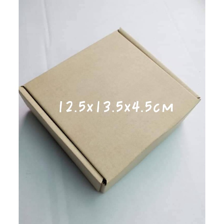 ภาพหน้าปกสินค้ากล่องของขวัญกล่องพัสดุปิดสนิทรูปทรงสี่เหลี่ยม จตุรัส แพค 5 ใบ ขนาด 12.5 x 13.5 x4.5 ซม.