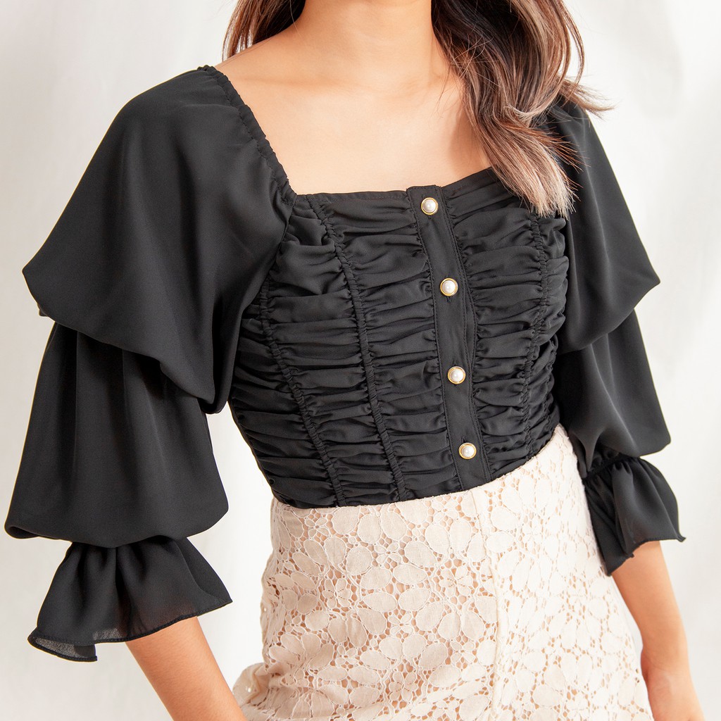 calla-creativ-เสื้อผู้หญิง-จับสม๊อค-แขนชมพู่-2-ชั้น-สีดำ-abigail-blouse-black