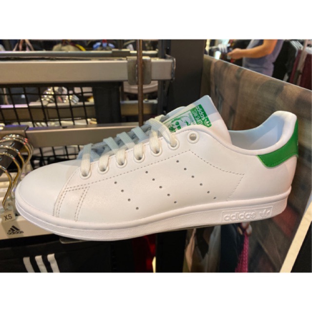 รองเท้ายี่ห้อ-adidas-stan-smith-จากราคาเต็ม-3-500-บาท-แท้