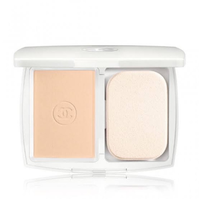 Fond de teint crémeux - Chanel Le Blanc Light Mastering Whitening Fluid  Foundation SPF 25