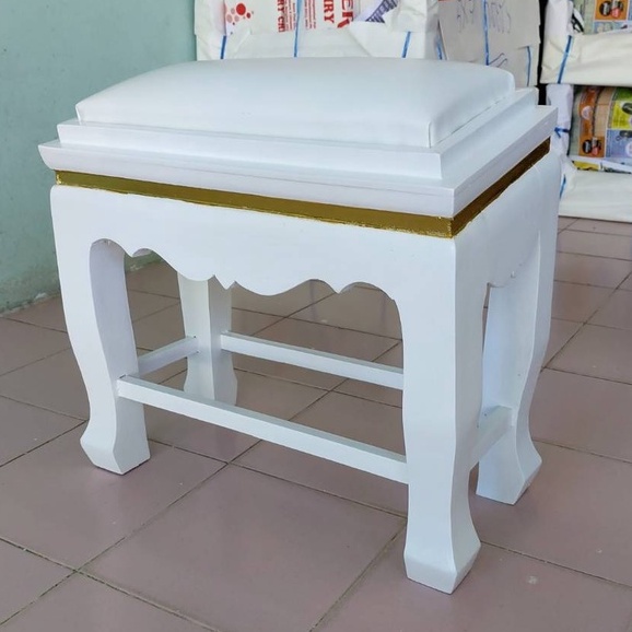 ภาพสินค้า: โต๊ะกราบ สีขาวขอบทอง ไม้ทุเรียน จากร้าน dhammabanlang บน Shopee ภาพที่ 5